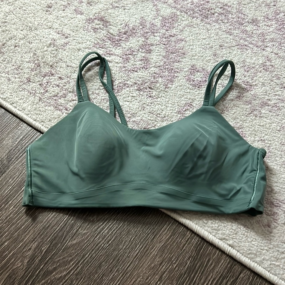 NWOT lululemon like a cloud bra